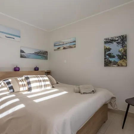 Moderne St Tropez 아파트 쎙뜨호뻬