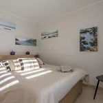Moderne St Tropez Apartment *